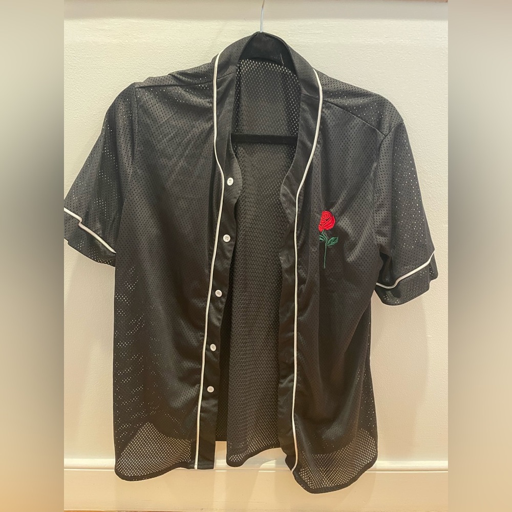 Mesh button up top